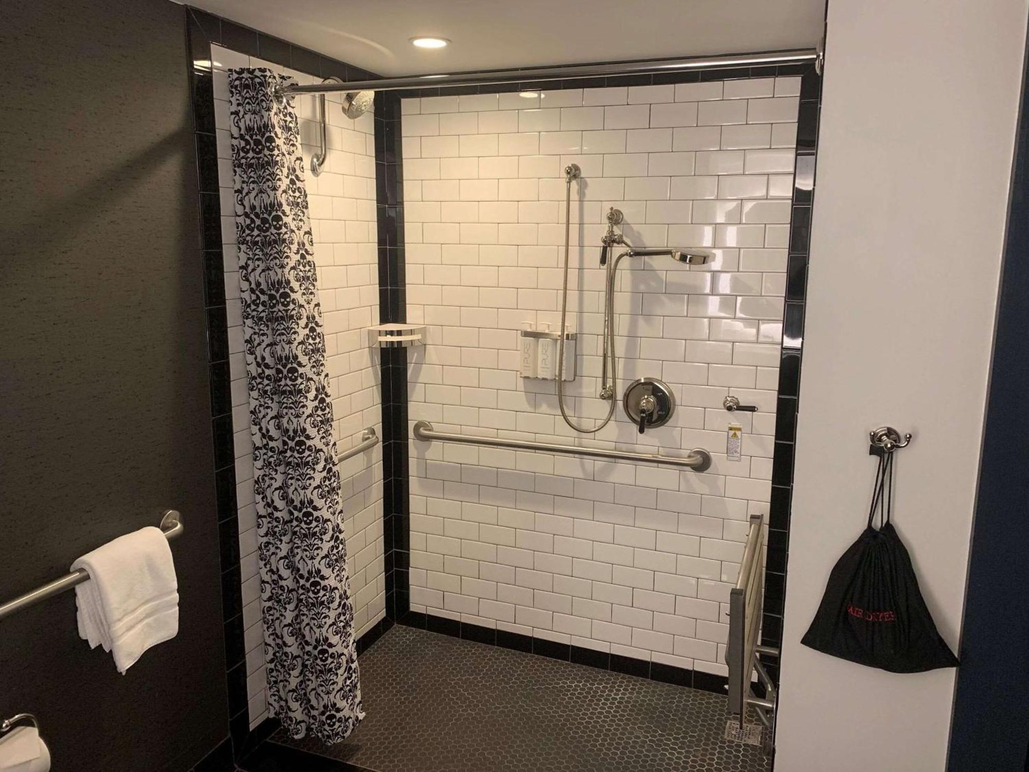 Cambria Hotel New Orleans Downtown Warehouse District Екстериор снимка